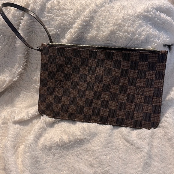 LOUIS VUITTON DAMIER POUCH ***RED INTERIOR*** - Picture 2 of 4